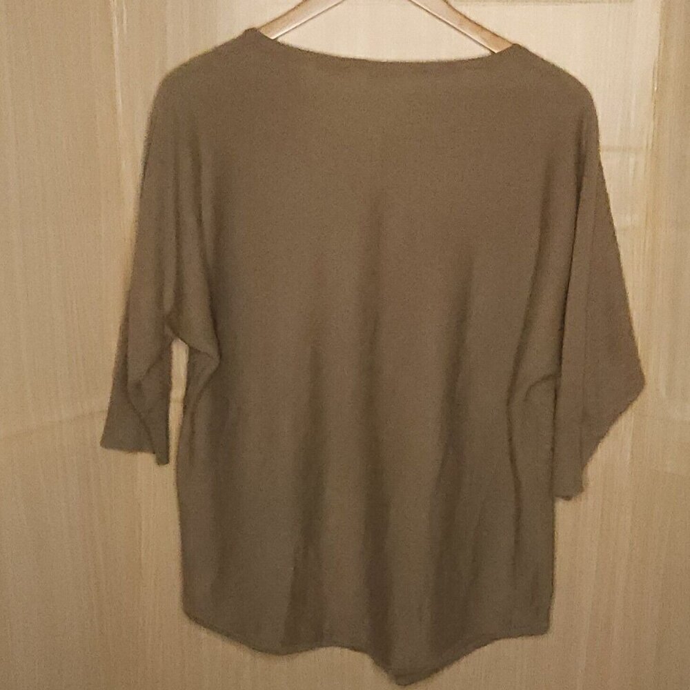 Boutique Womens Plus Tan Dolman Sleeve Sweater 1X